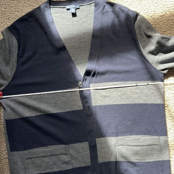 Gap Men’s cardigan extra fine merino wool. size L. Like new. - Picture 5 of 5